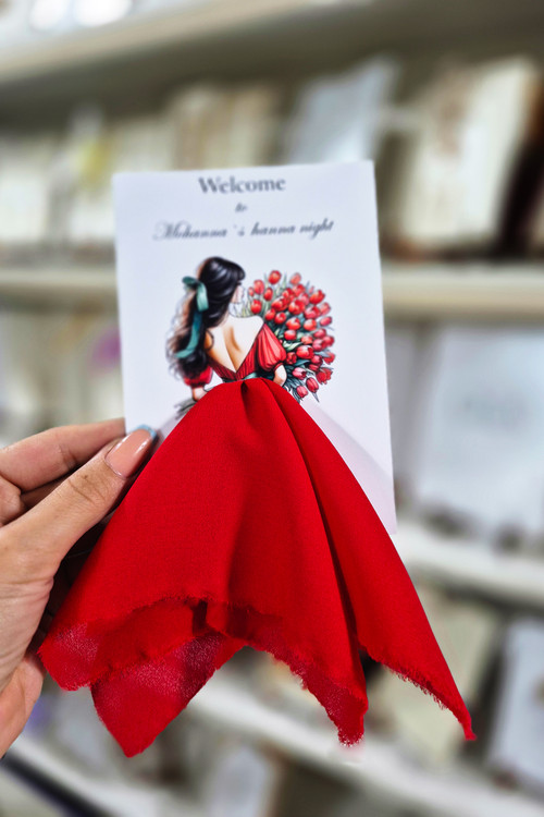 ولکام کارد پیراهن قرمز برای مراسم حنابندان