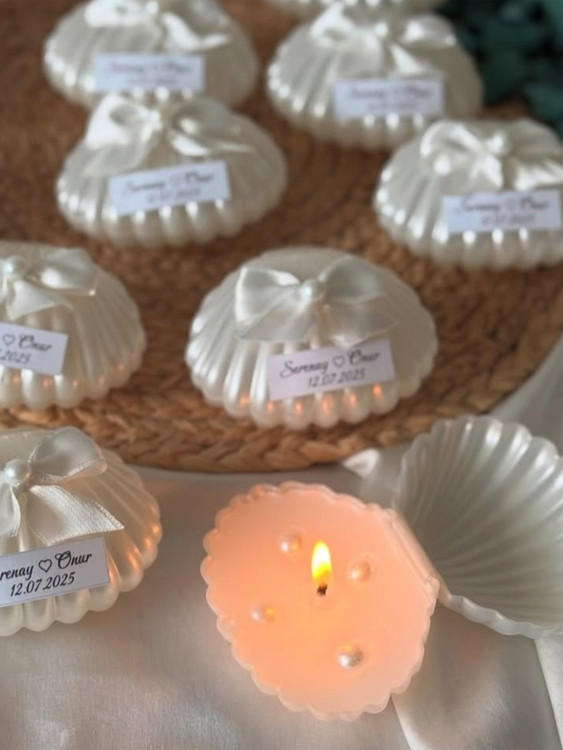 گیفت شمع با قاب صدفی و پاپیون و اتیکت